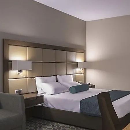 Mercure West & Convention Center Hotel