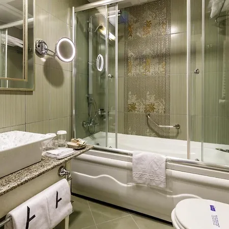 Amira Hotel 4*
