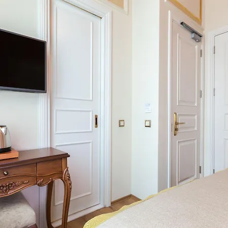 Pera Parma Hotel 4*