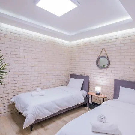 Elegant 2 Bedroom Duplex House With Garden In Cihangir Appartement *