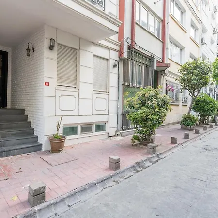 Elegant 2 Bedroom Duplex House With Garden In Cihangir Istambul