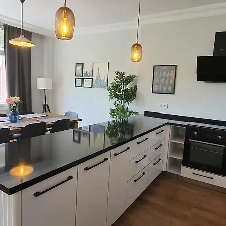 Apartment Brand New Luxuries 3-bedrooms In The Center *