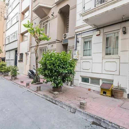 Elegant 2 Bedroom Duplex House With Garden In Cihangir Appartement