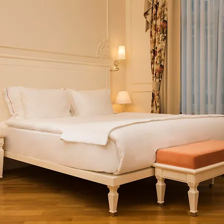 Corinne Art & Boutique Hotel