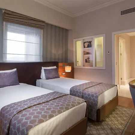 מלון Titanic Business Kartal 5*