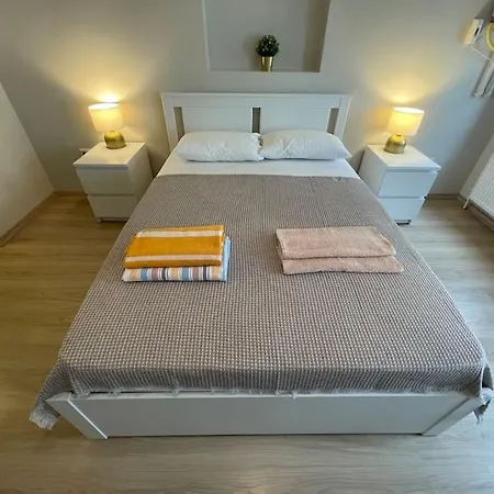 Apartment W/ Balcony In Center,5 Mn Walk To Istiklal Istanbul