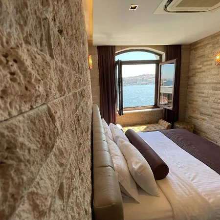 Weingart Port Seaside Hotel *