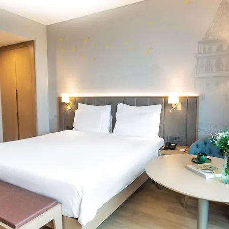 Radisson Harbiye Отель