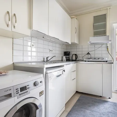 Modern Flat With Balcony On Bagdat Street Istambul
