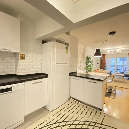 Charming And Central Flat With Balcony In Beyoglu *