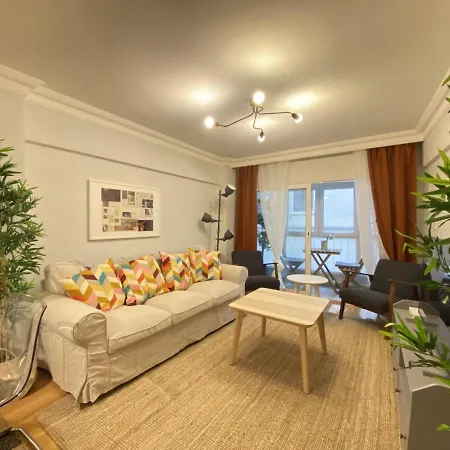 Charming And Central Flat With Balcony In Beyoglu اسطنبول