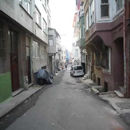 Private In Heart Of Taksim Square 2 Стамбул