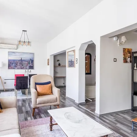 Daire Gorgeous Flat With Balcony In Besiktas