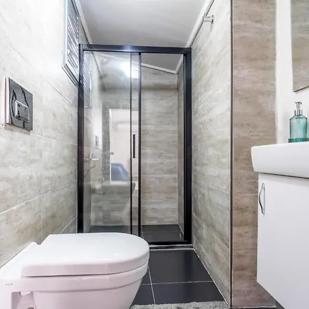 Gorgeous Flat With Balcony In Besiktas Daire İstanbul