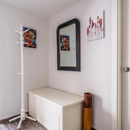 Gorgeous Flat With Balcony In Besiktas Daire İstanbul