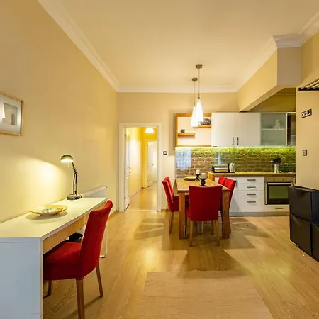 公寓 Flat 10-min Walk To Taksim Square In Sisli *