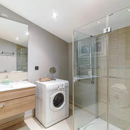Daire Bosphorus View Flat With Terrace In Arnavutkoy *