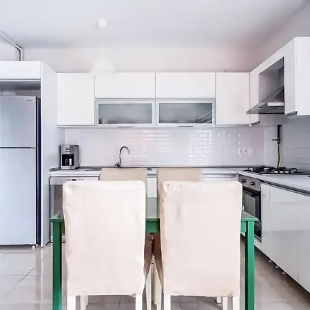 Apartment Sea And View In Maltepe