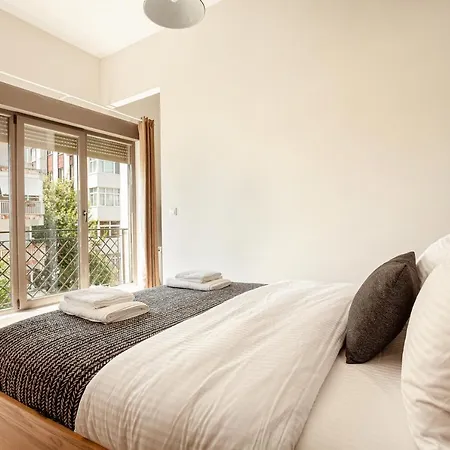 Hotel Whisper By Oval