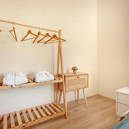 Hotel Whisper By Oval