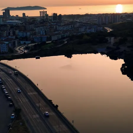 Sea And View In Maltepe Apartment *