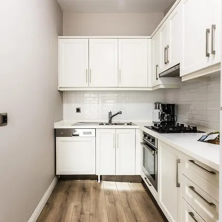 Exceptional Flat With Galata Tower View In Beyoglu
