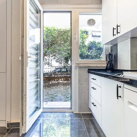 Flat W Garden Near Moda Coast In Kadikoy