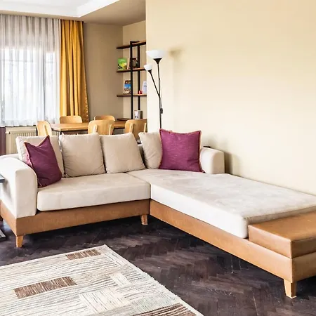 Chic Flat W Balcony Bbq 10 Min To Emaar In Uskudar イスタンブール