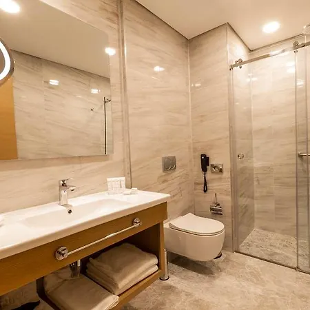 Radisson Istanbul Harbiye Hotel 4*