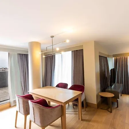 Radisson Istanbul Harbiye 4*