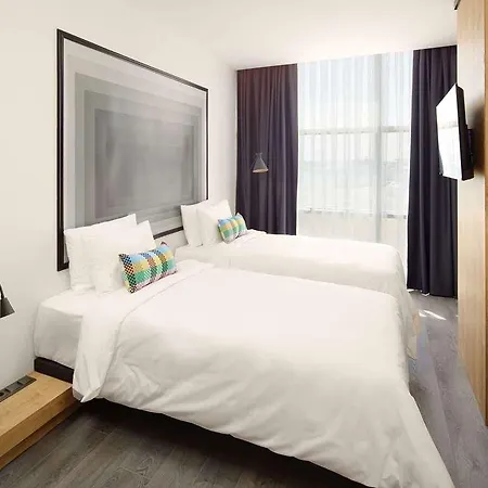 Hotel Ibis Airport *