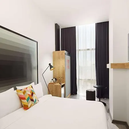 Hotel Ibis Airport *