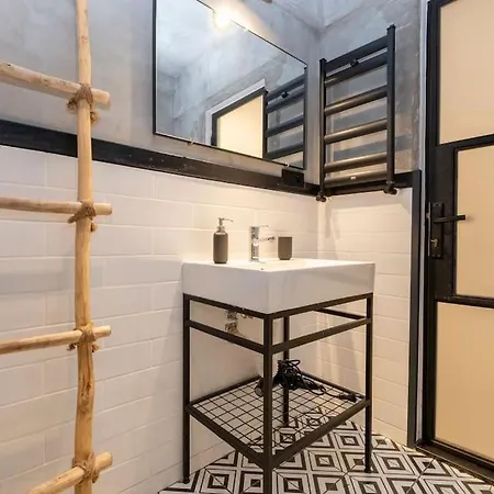 Apartman Cosy Studio With Garden Balcony *
