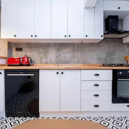 Apartman Cosy Studio With Garden Balcony *