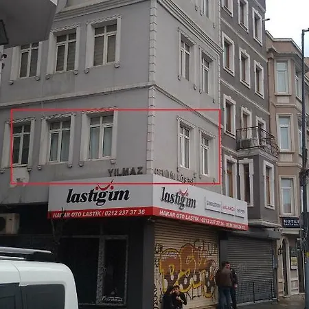 Istiklal Caddesi Ve Taksim Yuruyerek 1 Dakika.