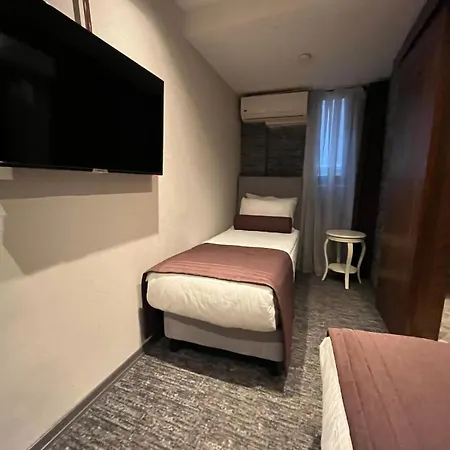 Weingart Port Seaside Hotel *