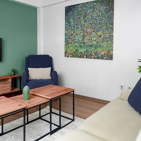 Apartment Bright & Cozy 2br Located In The Heart Of Living