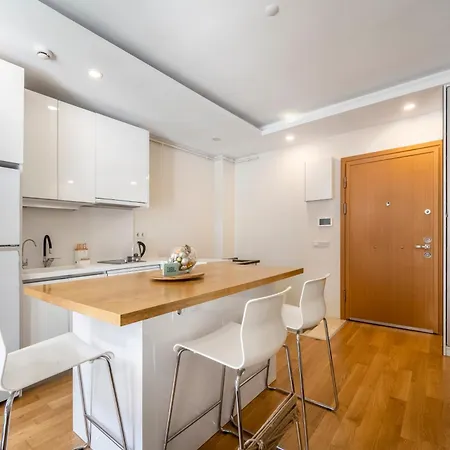 شقة Modern Cozy Duplex In Great Location Center *