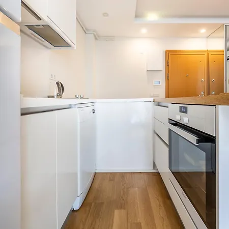 Modern Cozy Duplex In Great Location Center شقة *