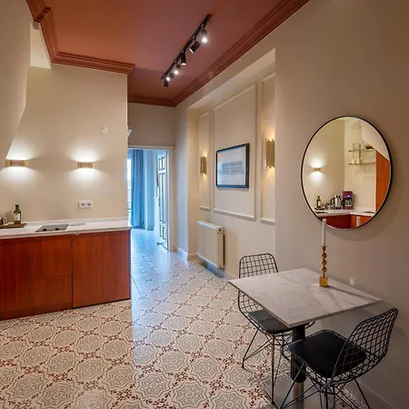 The Stylish Townhouse - Center