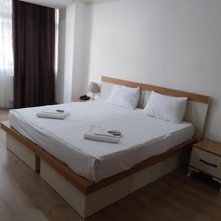 Newaz Hotel *