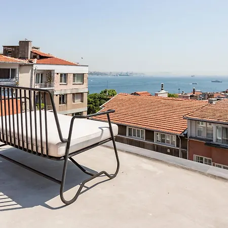Daire Comfortable With Private Terrace