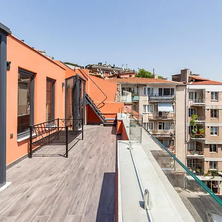 Comfortable With Private Terrace Daire