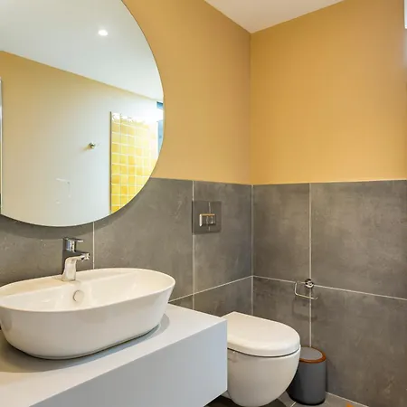 Comfortable With Private Terrace Daire