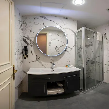 Moonlight Elegance Boutique Hotell 4*