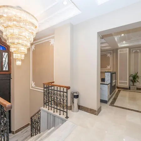 Moonlight Elegance Boutique Hotell 4*