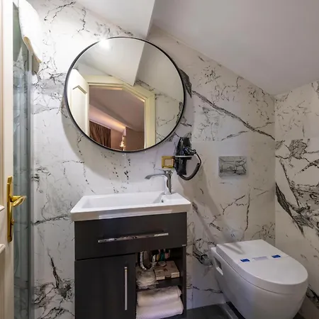 Moonlight Elegance Boutique Hotell 4*