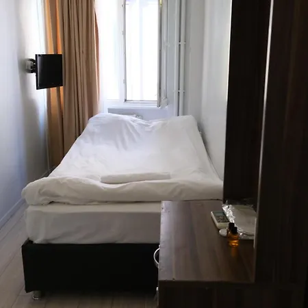 Simon Hotel