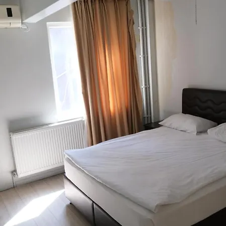Simon Hotel *