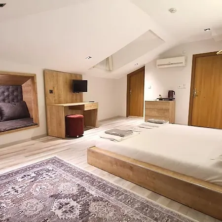 Hotel Social House Mil *